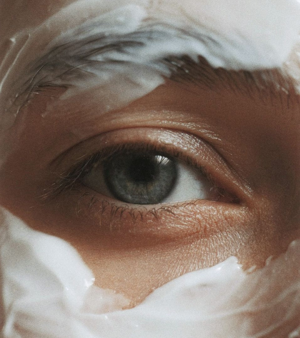 Arnica en cosmétique : pourquoi c'est l'allié du contour des yeux